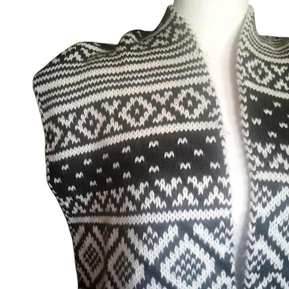 Old Navy Reversible Black & White Fair Isle Reindeer Knit Scarf Fringe Trim - Picture 4 of 6